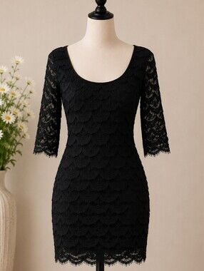 GUESS SCALLOPED EYELASH BODYCON DRESS HOLIDAY PARTY